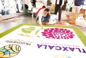 tapete-de-aserrin-mas-largo-del-mundo-durante-La-Noche-que-Nadie-Duerme-2