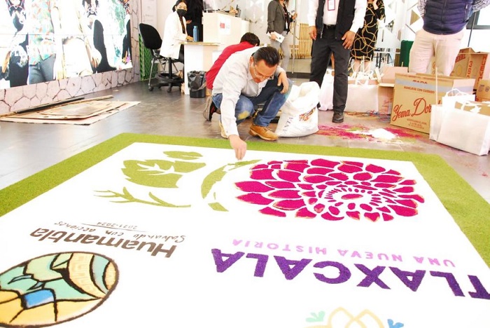 tapete-de-aserrin-mas-largo-del-mundo-durante-La-Noche-que-Nadie-Duerme-2