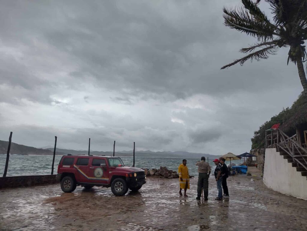 huracan-orlene-se-debilita-a-categoria-2-y-se-desplaza-sobre-las-islas-marias-nayarit-foto-pc-jalisco