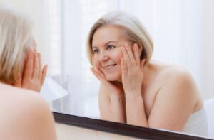 12_03_Qué-es-la-menopausia-y-cuáles-son-los-síntomas-más-comunes