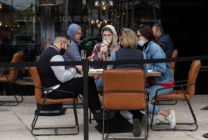 El restaurante Sonora Grill reabrió su servicio para que los clientes adquieran sus alimentos en los establecimientos a pesar de que la capital se mantiene en Semáforo Rojo