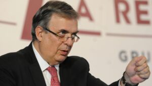 Marcelo Ebrard, canciller mexicano, participa en la reunión plenaria de Morena.