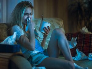 no-es-correcto-comer-helado-cuando-estas-triste-llorar